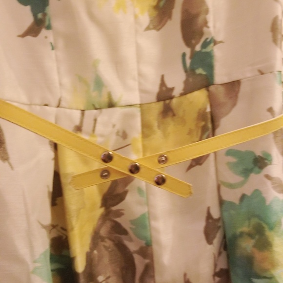 Dress - Picture 2 of 4